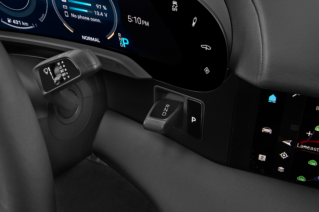 Porsche Taycan (Baujahr 2021) 4S 4 Türen Schalthebel