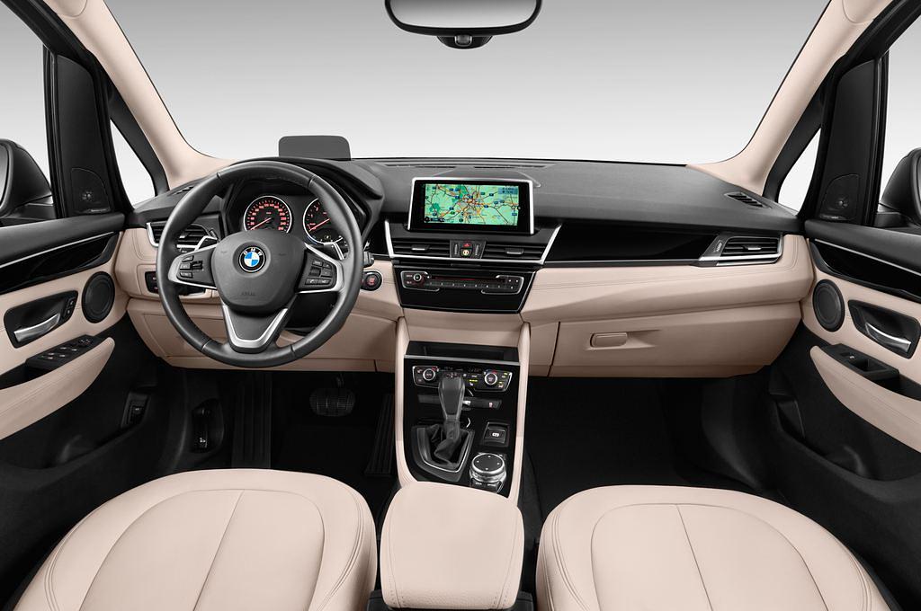BMW 2 Series Gran Tourer (Baujahr 2015) Luxury Line 5 Türen Cockpit und Innenraum