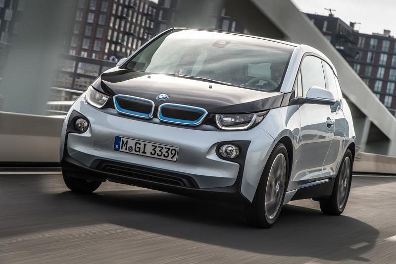 Auch der BMW i3 rollt auf relativ dünnen Reifen