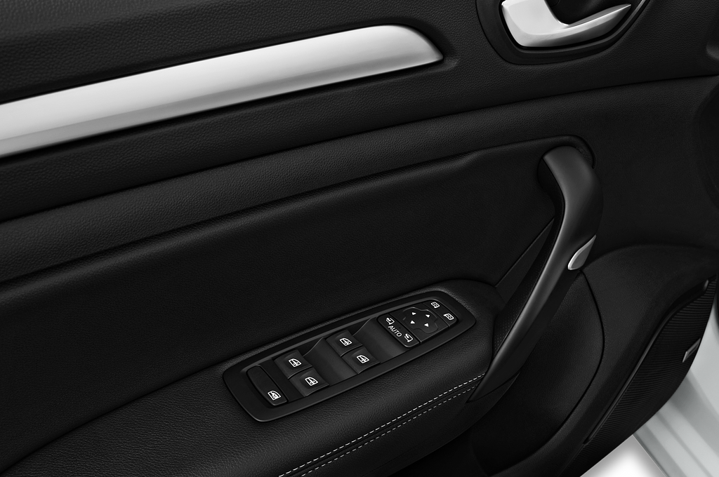Renault Megane Grandtour (Baujahr 2020) Intens E-Tech 5 Türen Bedienungselemente Tür
