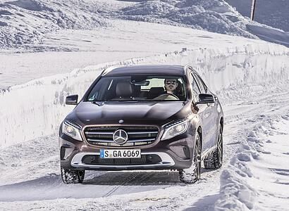 Mercedes GLA 250 4matic - Schlittenfahrt im Schnee