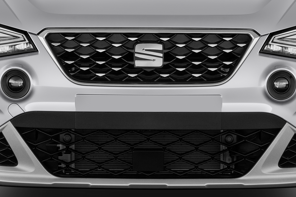 SEAT Arona (Baujahr 2022) Xperience 5 Türen Kühlergrill und Scheinwerfer
