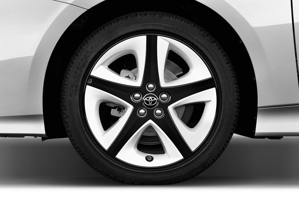 Toyota Prius (Baujahr 2018) Executive 5 Türen Reifen und Felge