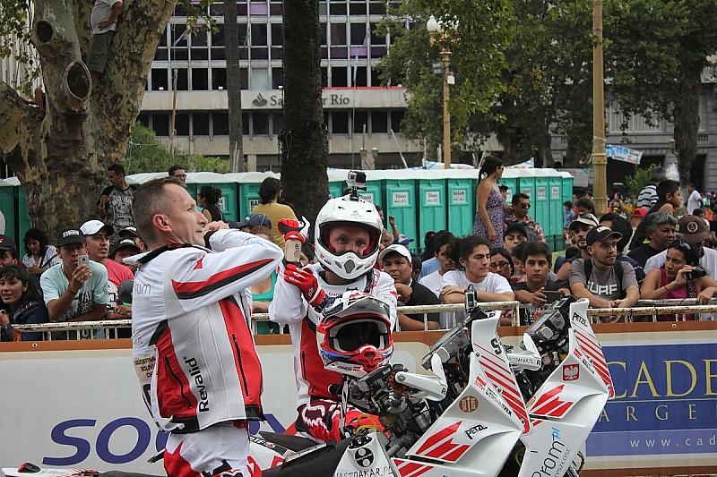 Der Pole Michal Hernik hat sich das Dakar-Logo auf sein Handgelenk tätowieren lassen.