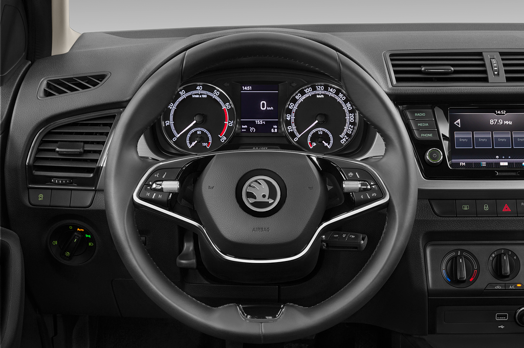 Skoda Fabia (Baujahr 2021) Style 5 Türen Lenkrad