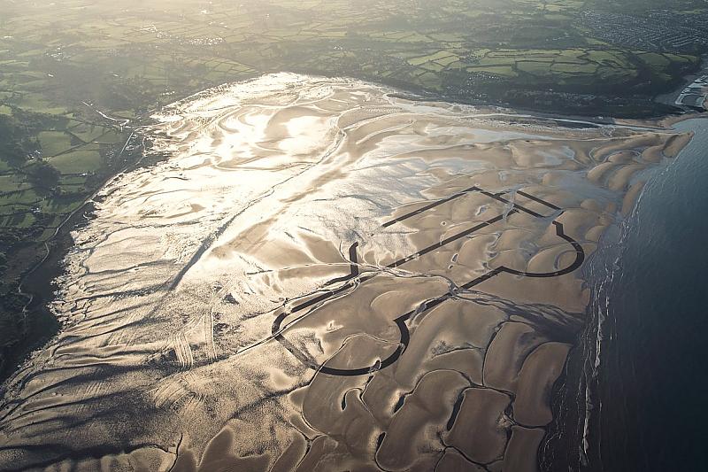 Land Rover Defender Strandbild in Wales