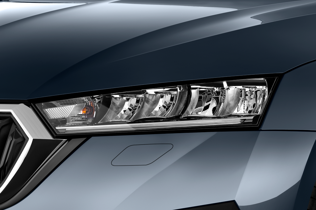 Skoda Octavia Combi (Baujahr 2020) Ambition 5 Türen Scheinwerfer