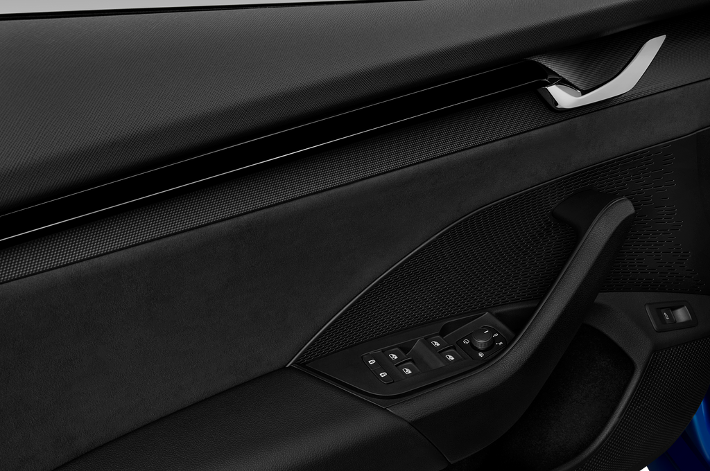 Skoda Octavia Combi (Baujahr 2020) RS 5 Türen Bedienungselemente Tür