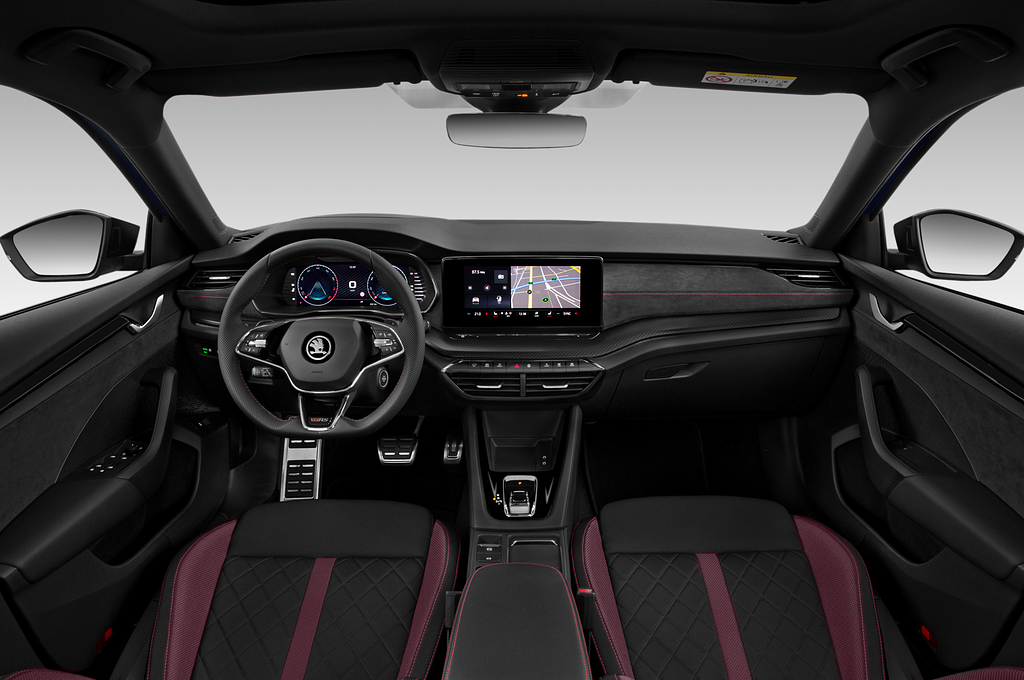 Skoda Octavia Combi (Baujahr 2020) RS 5 Türen Cockpit und Innenraum