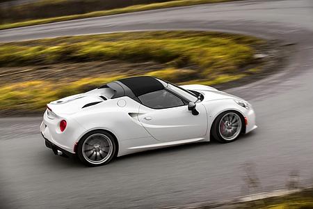 Alfa Romeo 4C Spider - Salami Pizza