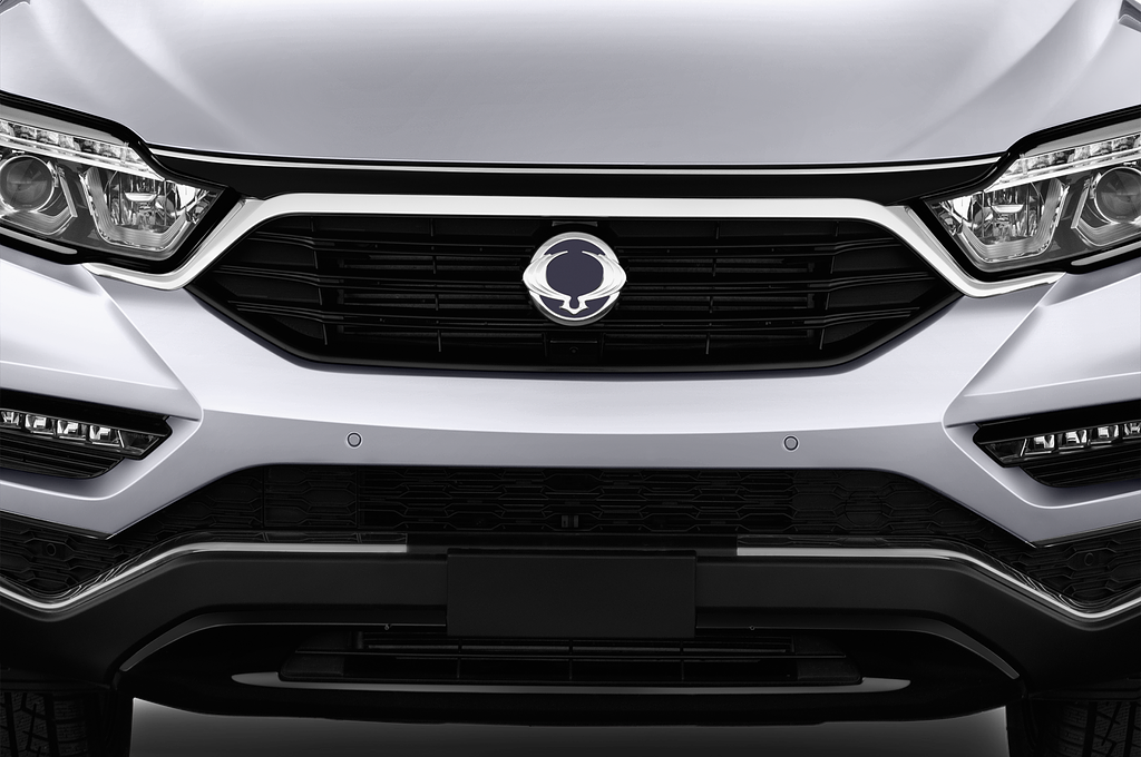 Ssangyong Rexton (Baujahr 2021) Sapphire 5 Türen Kühlergrill und Scheinwerfer