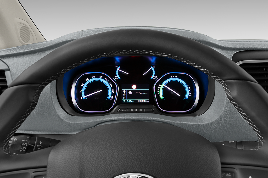 Toyota Proace EV (Baujahr 2023) Comfort 4 Türen Tacho und Fahrerinstrumente