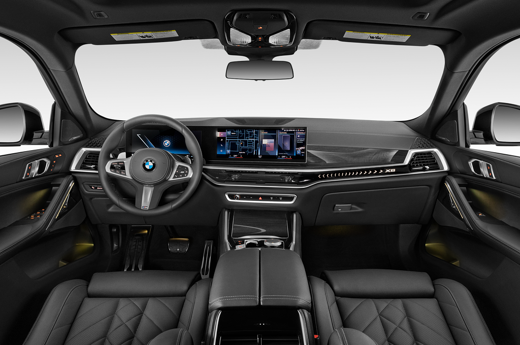 BMW X6 (Baujahr 2024) M Sport 5 Türen Cockpit und Innenraum
