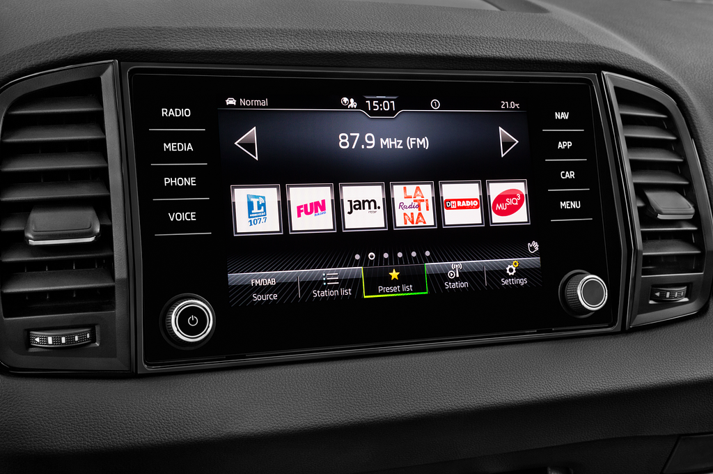 Skoda Karoq (Baujahr 2023) Sportline 5 Türen Radio und Infotainmentsystem