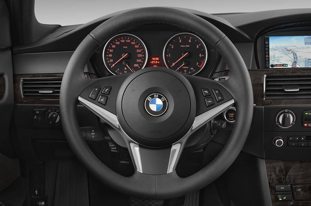 BMW 5 Series (Baujahr 2009) 523i 4 Türen Lenkrad