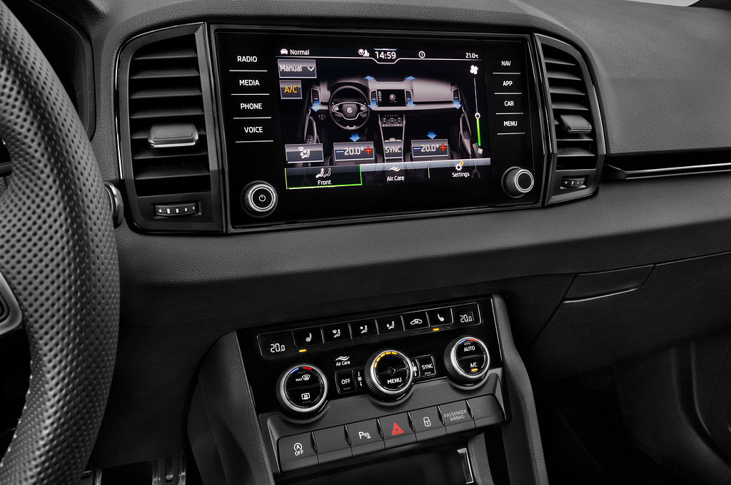 Skoda Karoq (Baujahr 2023) Sportline 5 Türen Temperatur und Klimaanlage