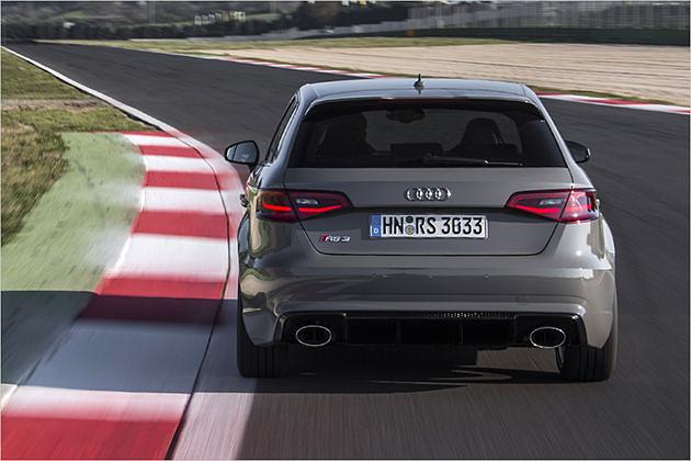 Audi verspricht mehr Agilität durch ein schneller ansprechendes Haldex-Allrad-System. Das Auto ist definitiv schärfer und besser abgestimmt als der Vorgänger, dennoch ist es eher neutral als wirklich wild