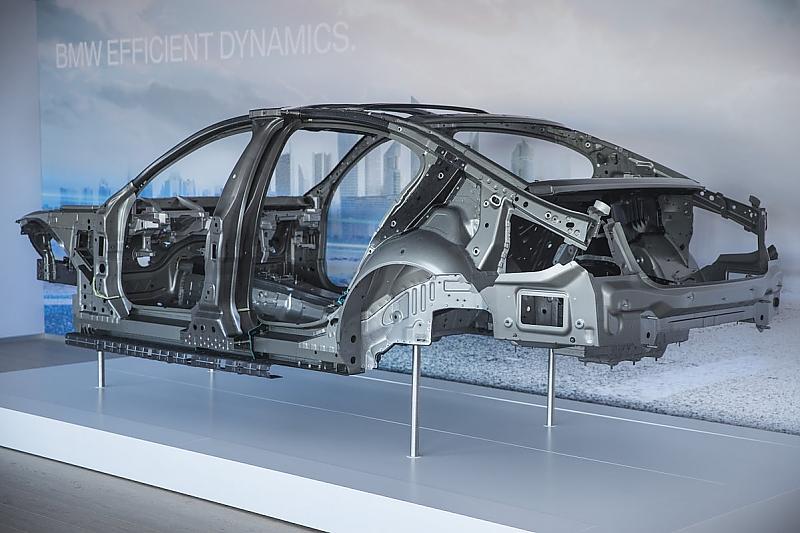 BMW 740 Li Baureihe G11 / G12 Prototyp - die Rohkarosse ist 40 Kilogramm leichter geworden