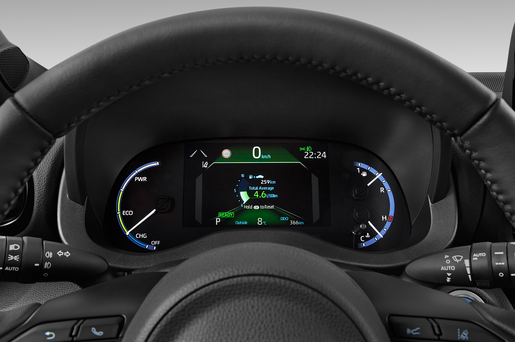 Toyota Yaris Cross Hybride (Baujahr 2023) Team Deutschland 5 Türen Tacho und Fahrerinstrumente