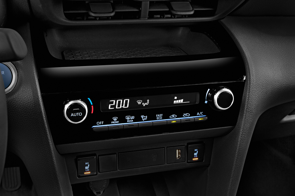 Toyota Yaris Cross Hybride (Baujahr 2023) Team Deutschland 5 Türen Temperatur und Klimaanlage