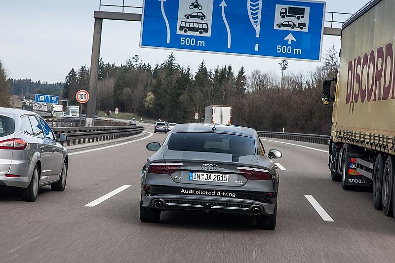 Auch Spurwechsel und Überholvorgänge schafft der selbstfahrende Prototypen-Audi