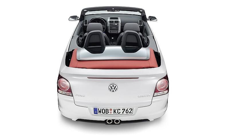 Diese 2007er Cabriolet-Studie des Automobilbauers Karmann steht in Essen. Mit einer aufwendigen Mimik verschwindet das geöffnete Dach vollständig unter der Ablage. Die gläserne Heckscheibe fährt elektrisch nach oben.