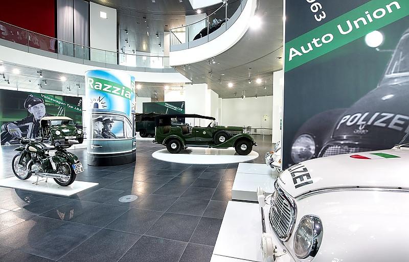 Vier- und Zweiräder sind Bestandteil der Sonderausstellung Razzia.
