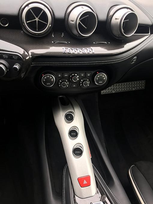 Ferrari F12 Berlinetta: wenig wertige Bedienelemente