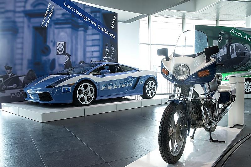 Der Lamborghini Gallardo mit 500 PS und eine Ducati 600 Desmo Polizia Urban.