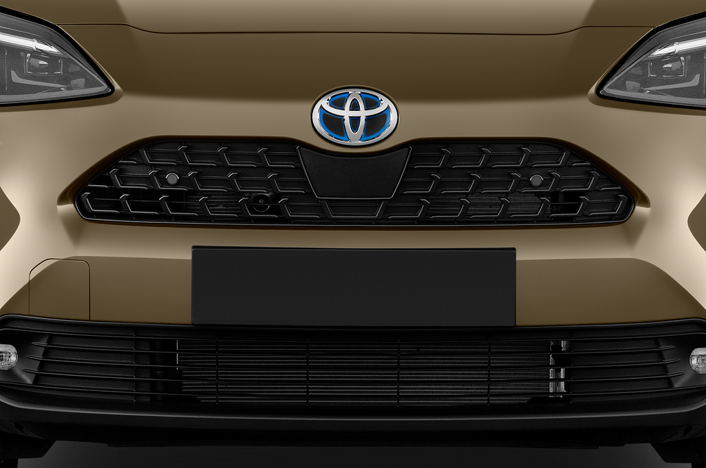 Toyota Yaris Cross Hybrid (Baujahr 2021) Team 5 Türen Kühlergrill und Scheinwerfer