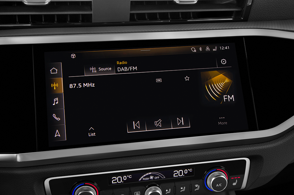 Audi Q3 (Baujahr 2023) S Line 5 Türen Radio und Infotainmentsystem