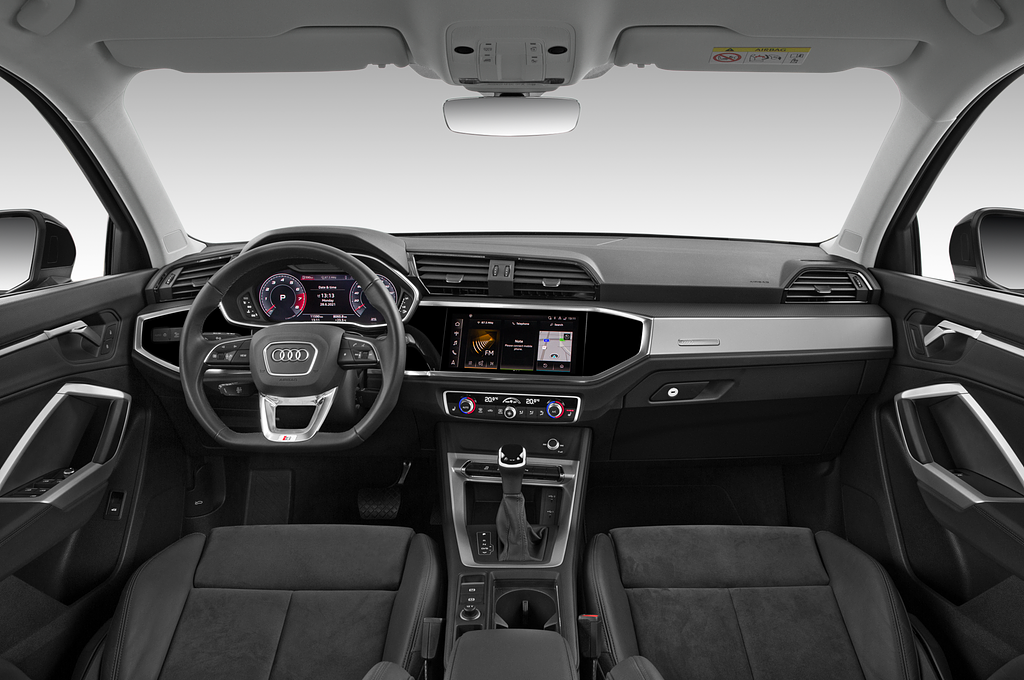 Audi Q3 (Baujahr 2023) S Line 5 Türen Cockpit und Innenraum