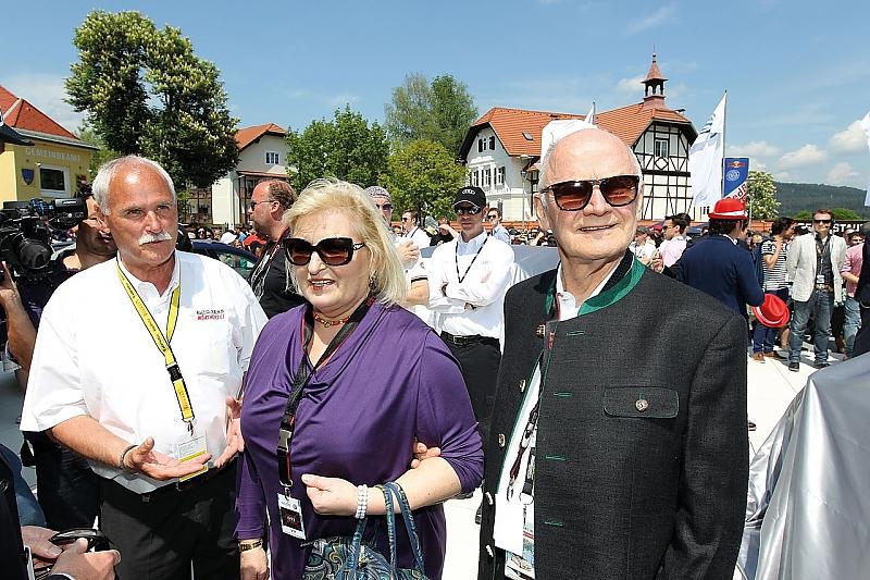 Ursula (Mitte) und Ferdinand Piëch beim GTI Treffen am W rthersee