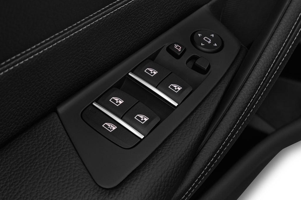 BMW 5 Series (Baujahr 2017) Sport Line 4 Türen Bedienungselemente Tür