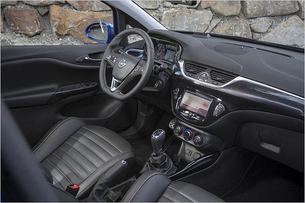 Der Innenraum wurde von OPC mit sportlichen Details aufgepeppt
