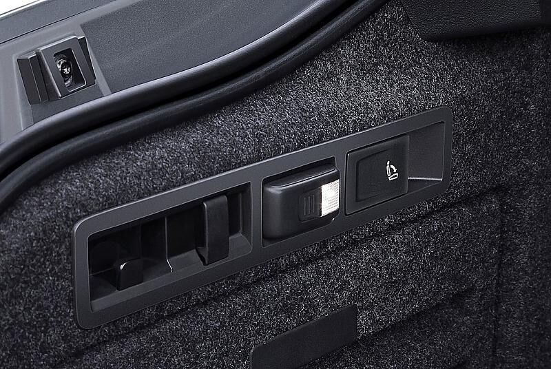 Auf Knopfdruck klappen die Rückbanklehnen um