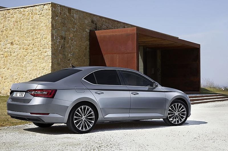 Der Skoda Superb ist 4,86 Meter lang