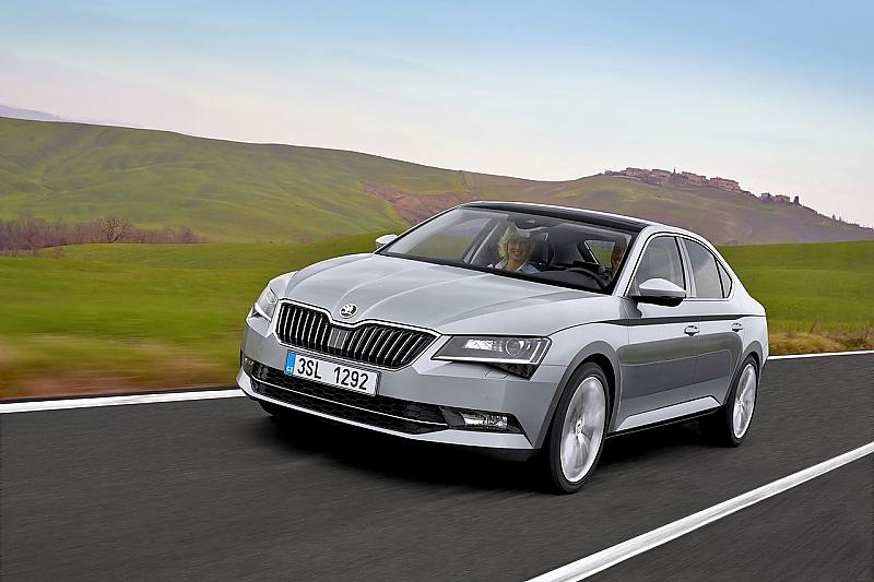Beim Skoda Superb gibt es auch ein maskiertes Fernlicht
