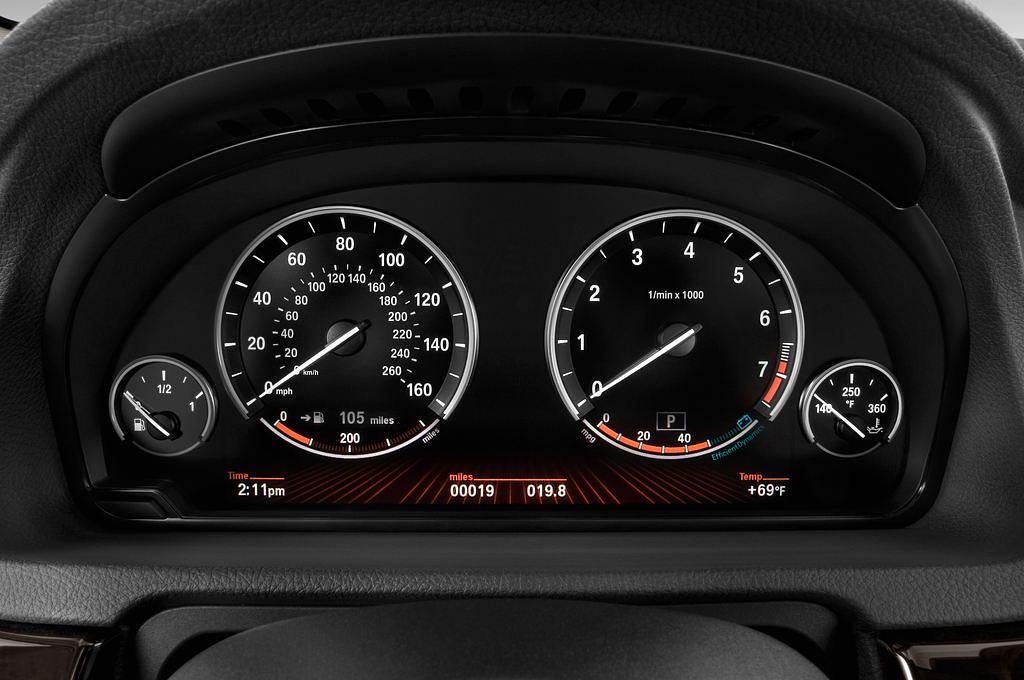 BMW 5 Series (Baujahr 2011) 550i GT 5 Türen Tacho und Fahrerinstrumente