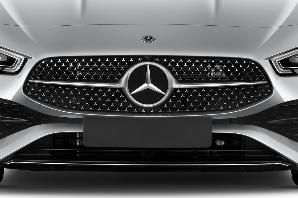 Mercedes CLA Coupe (Baujahr 2024) 250 e AMG Line 4 Türen Kühlergrill und Scheinwerfer