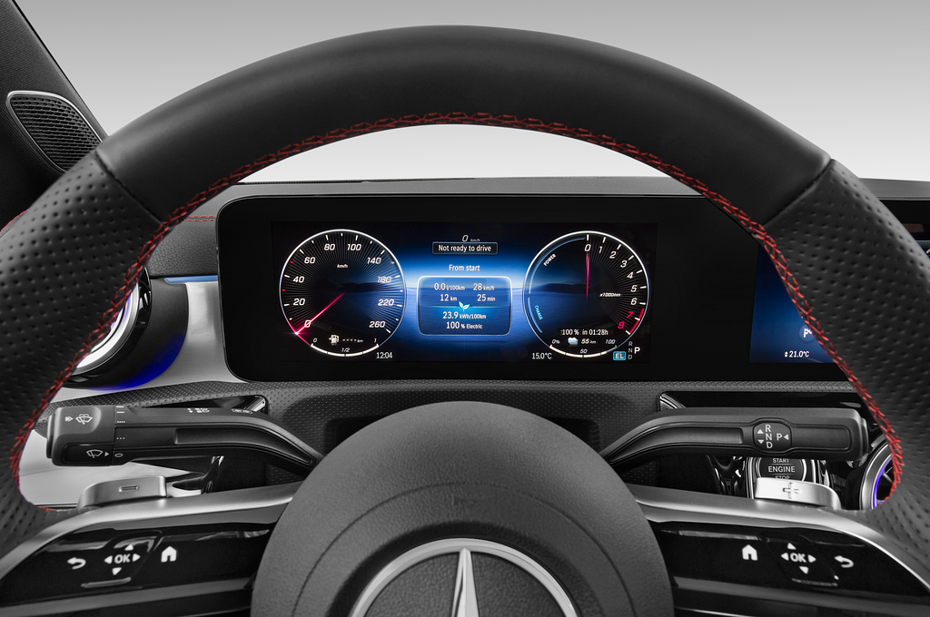 Mercedes CLA Coupe (Baujahr 2024) 250 e AMG Line 4 Türen Tacho und Fahrerinstrumente