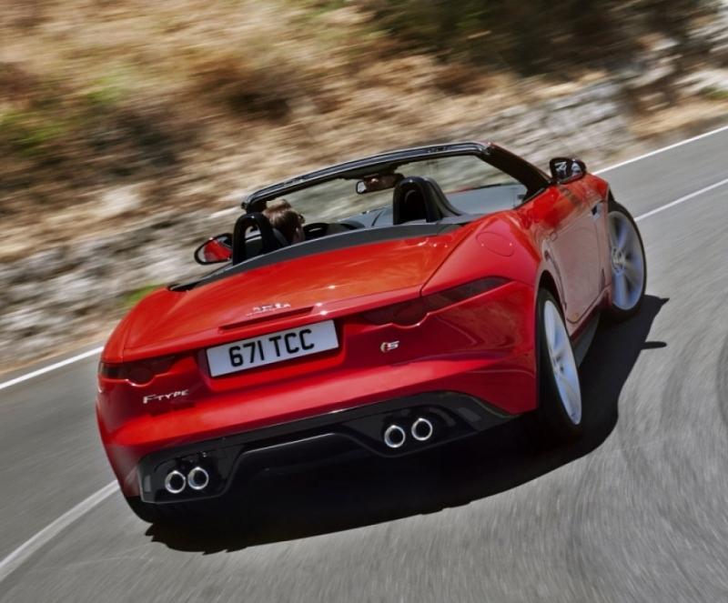 Auch beim Jaguar F-Type gibt es optional einen Klappenauspuff