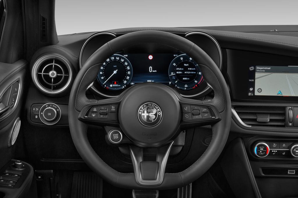 Alfa Romeo Giulia (Baujahr 2023) Veloce 4 Türen Lenkrad