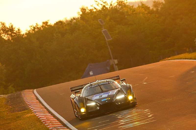 Das Team des Glickenhaus SCG 003c (Manuel Lauck, Marino Franchitti, David Jahn und Franck Mailleux) war ein Opfer der absurden Tempo-Limit Regelung und erhielt nach wiederholten Überschreitungen der Höchstgeschwindigkeit eine 3:32 Minuten Zeitstrafe.