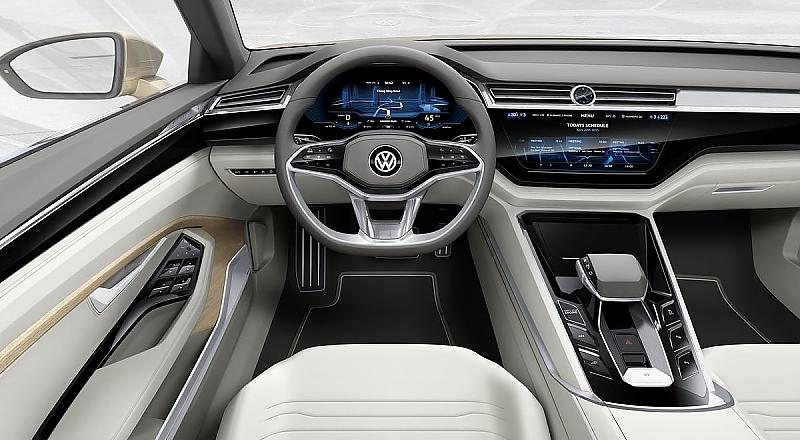 Das Cockpit des VW C Coupé GTE.