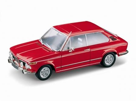 Der BMW 2002 Touring interpretiert das Shooting-Brake-Konzept mit kantigen Formen.