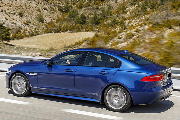 Besonders der Schwung in der C-Säule erinnert an den berühmten Hofmeister-Knick von BMW