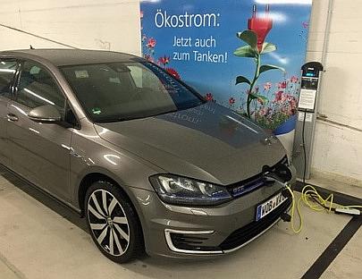 In Bochum bekamen wir kostenlos Strom und einen Parkplatz. 