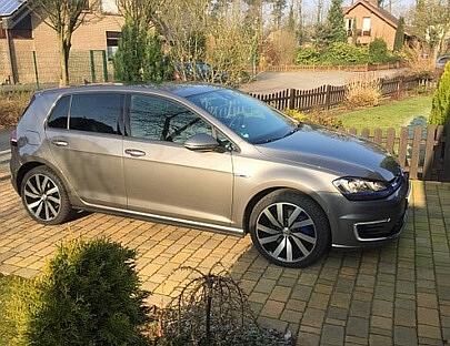 Die Farbe Limestone Grey Metallic gibt es für 535 Euro Aufpreis.