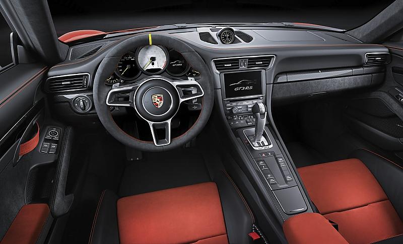 Der sportliche Innenraum des Porsche 911 GT3 RS
